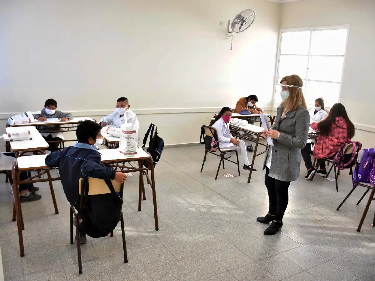 Los trabajadores que tengan hijos a cargo tendrán "justificada" la inasistencia al trabajo cuando empiecen las clases