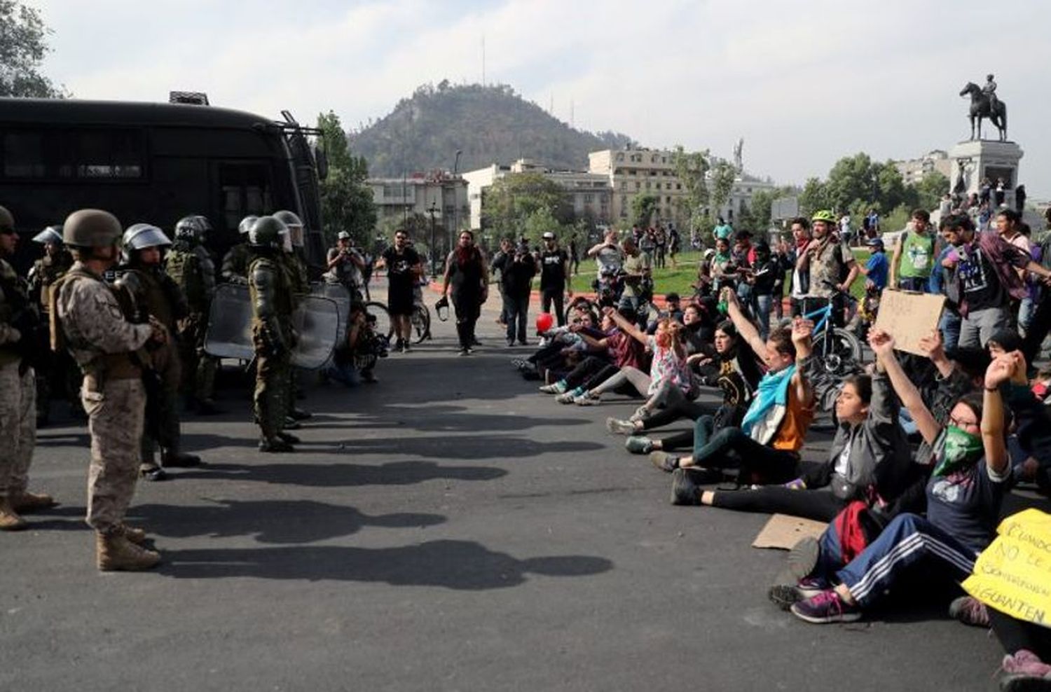 Toque de queda en Chile: reprimieron las protestas y dejaron 308 detenidos y 160 heridos