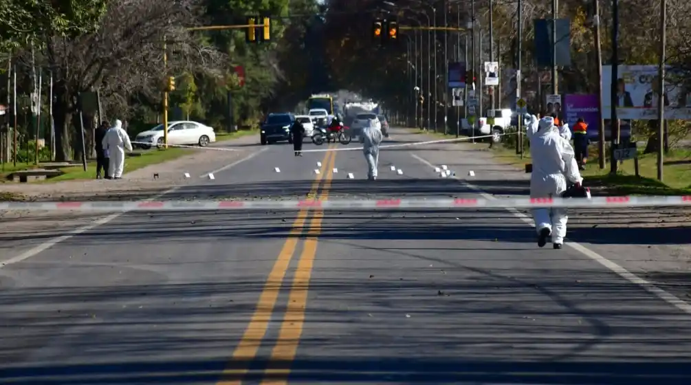 Violento crimen en Funes: el Fiscal Spelta adelantó que los atacantes «efectuaron al menos 30 disparos»