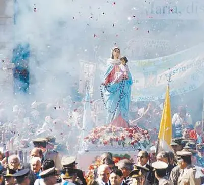 Miles de feligreses participan del Día de la Virgen de San Nicolás
