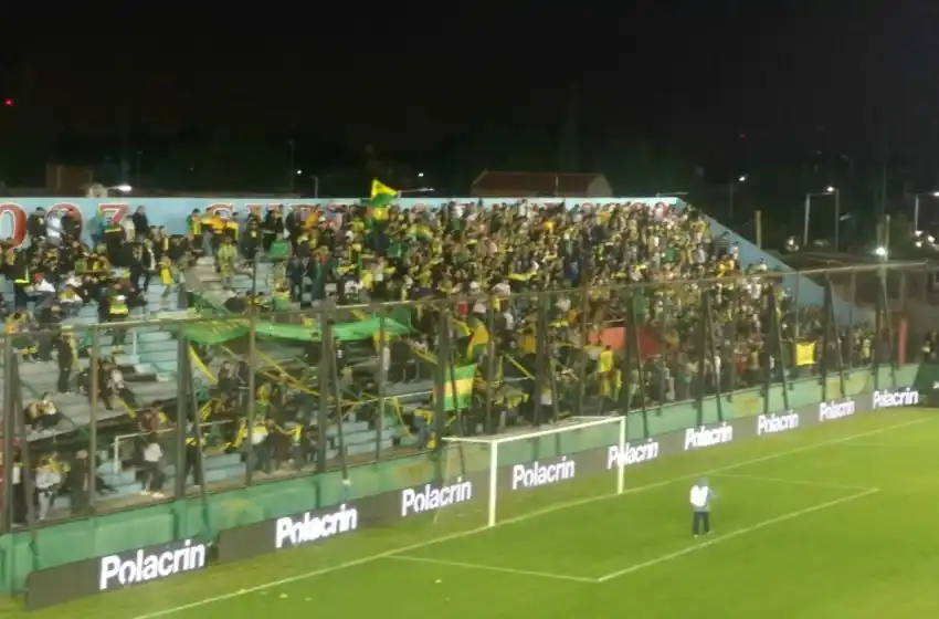 Los hinchas del "Tiburón" suenan en el Viaducto