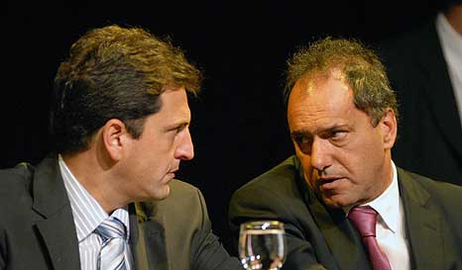 Fuertes cruces entre el sciolismo y el massismo por el presupuesto