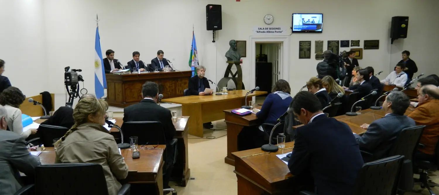 Escandalo en Bahía Blanca: Concejal golpeó a dos colegas del FpV
