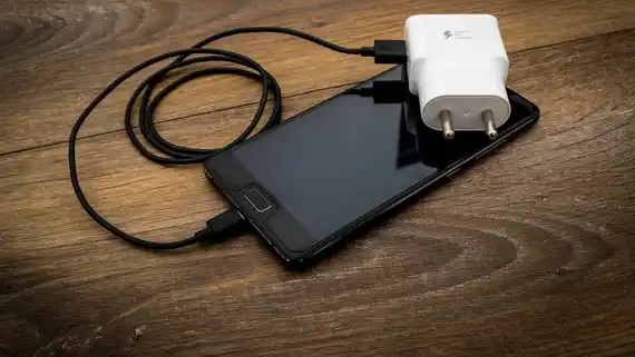 Cuál es el porcentaje ideal para poner a cargar el celular y evitar daños en la batería