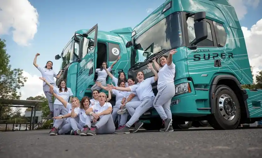 Abren inscripción al programa que convierte a mujeres en conductoras de camiones