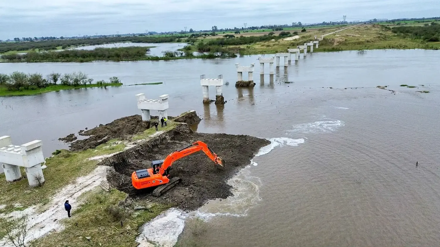 Santa Fe retiró un terraplén sobre el valle del Río Salado para prevenir riesgos de inundaciones ante El Niño