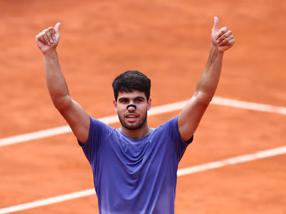 Carlos Alcaraz, finalista de Roland Garros tras el retiro de Musetti
