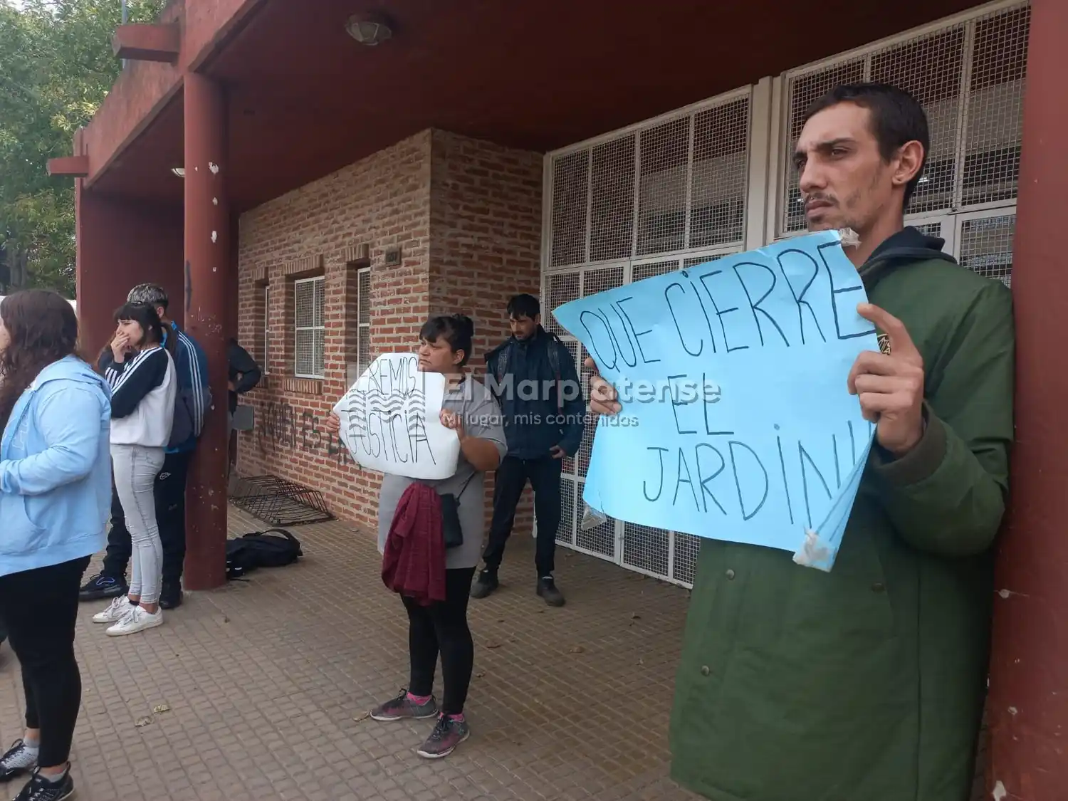 Manifestación en las puertas del Jardín el pasado jueves.
