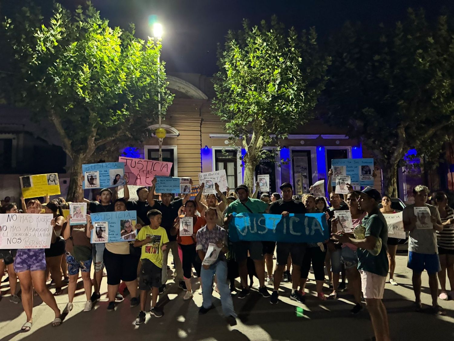protesta yael frenta a la municipalidad