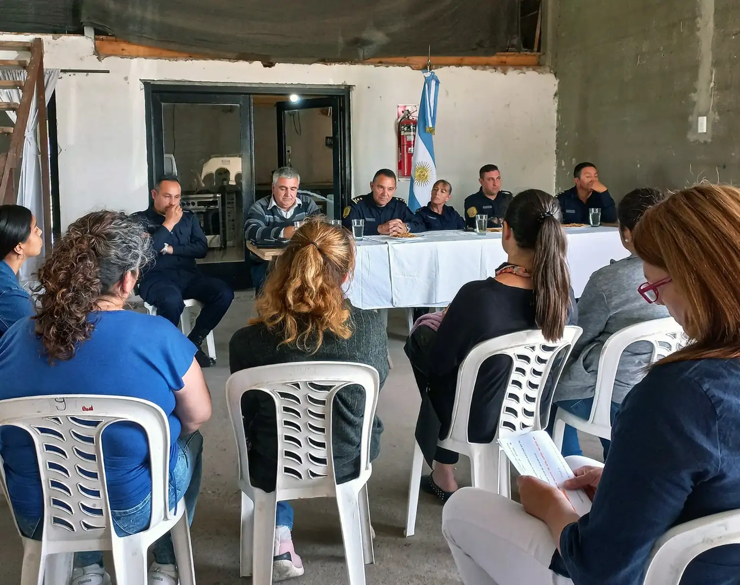 Reunión sobre seguridad y eventos en el Sexto Distrito