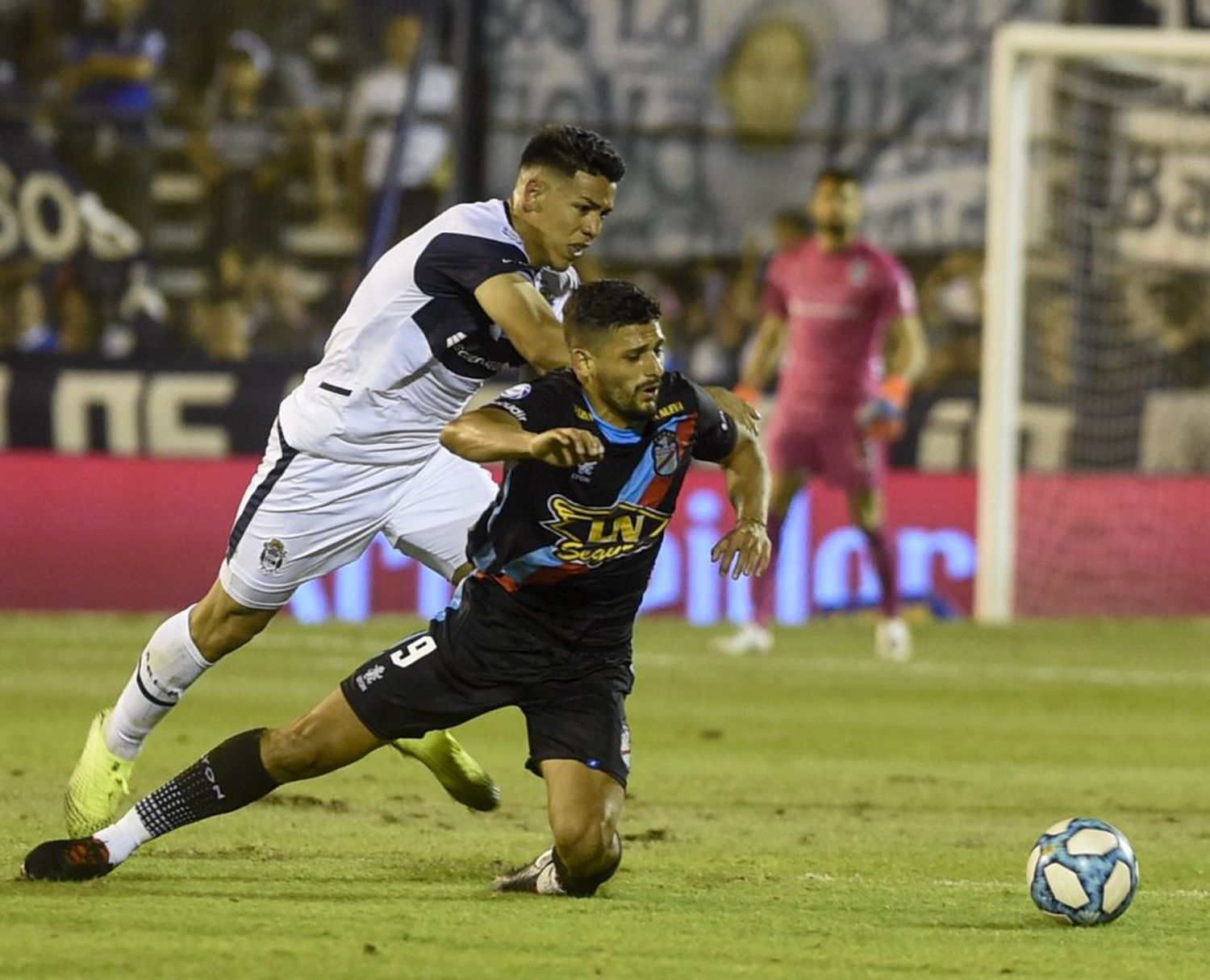 Juan Manuel García amargó al Gimnasia de Maradona