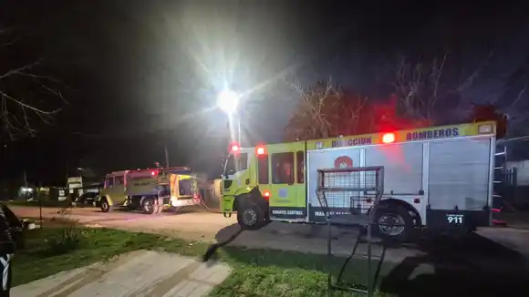 Incendio en vivienda de dos plantas en el barrio regional