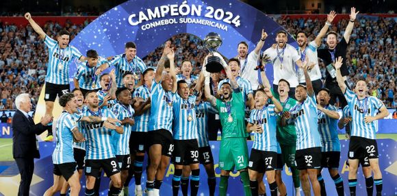 A qué hora llega el plantel de Racing y cómo será la caravana