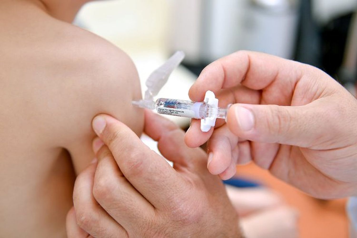 La Provincia comenzó a repartir las vacunas contra la meningitis