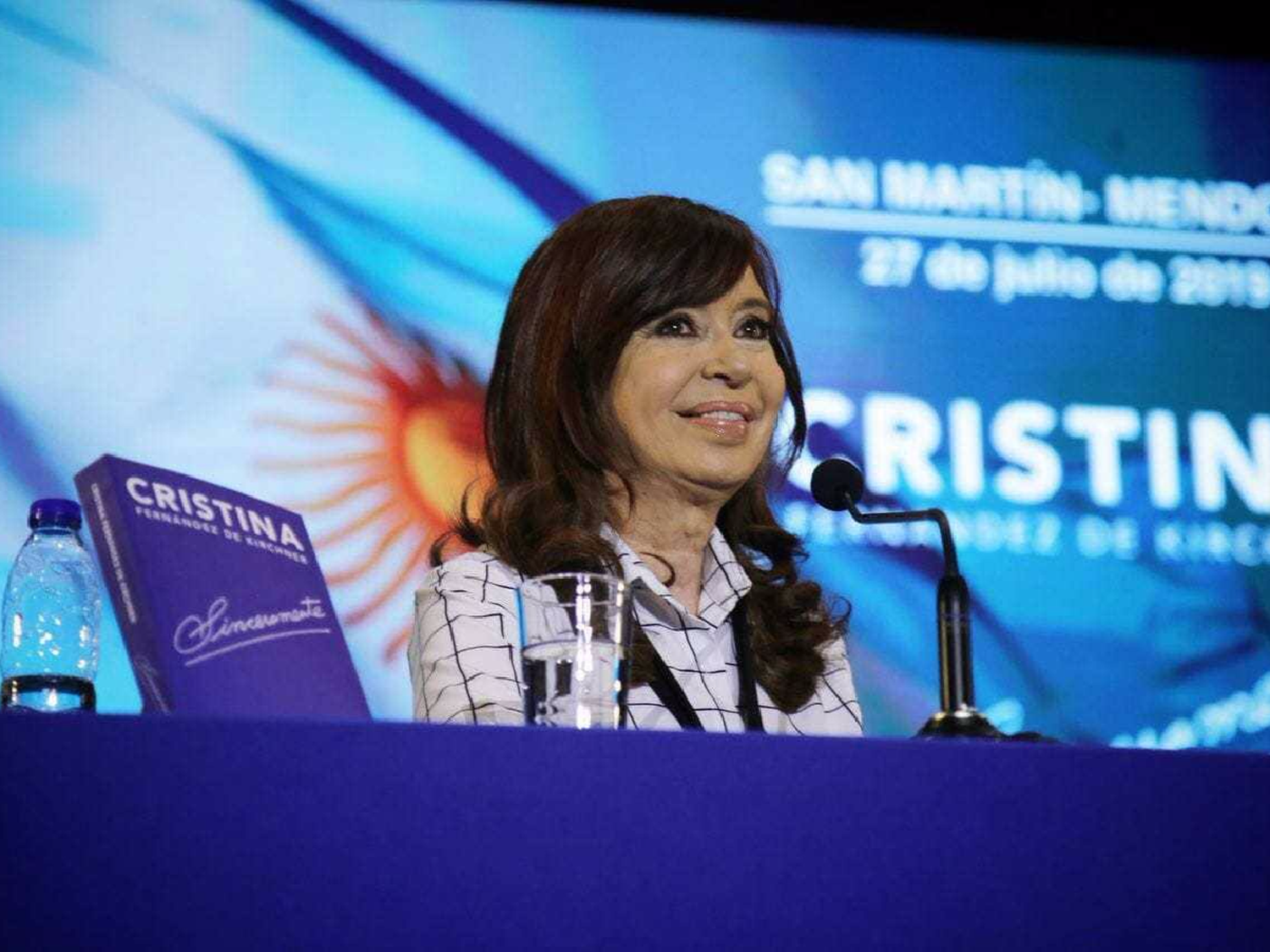 [Video] Cristina Kirchner: "Todo con esta gente es invisible, hasta la comida"