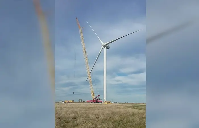Instalan el primer molino del Parque eólico Villalonga en Patagones