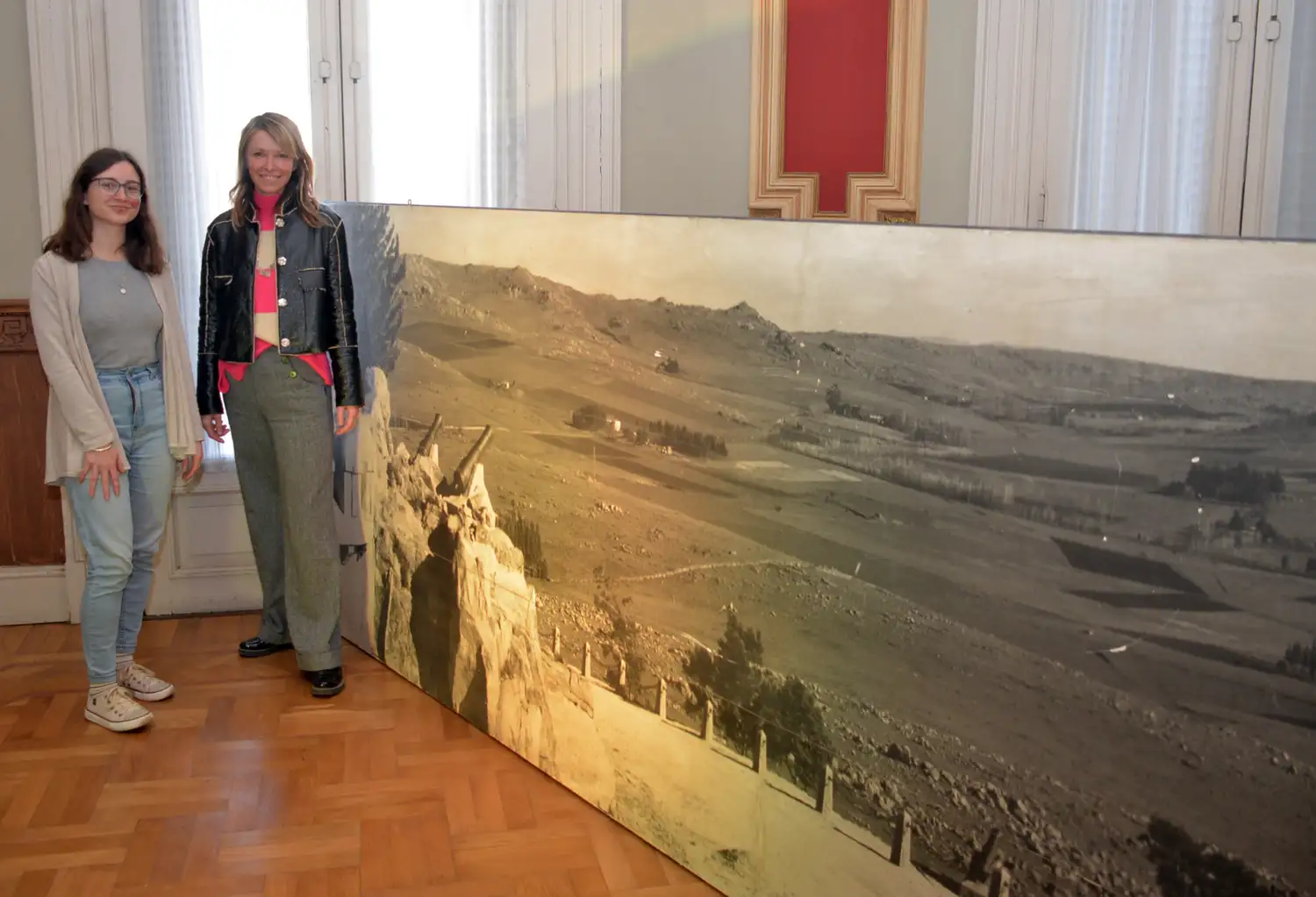 Lucía Canelli Safenreider y Victoria BIanchi , del Archivo Histórico Municipal.