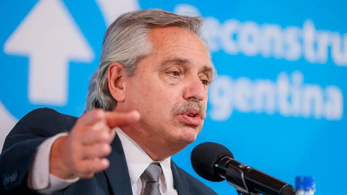 El Presidente encabeza un homenaje a los fallecidos por Covid-19 en Argentina