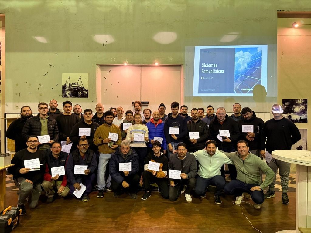 Mas de 40 participantes en el curso de Colectores Solares y Paneles Fotovoltaicos recibieron su certificado