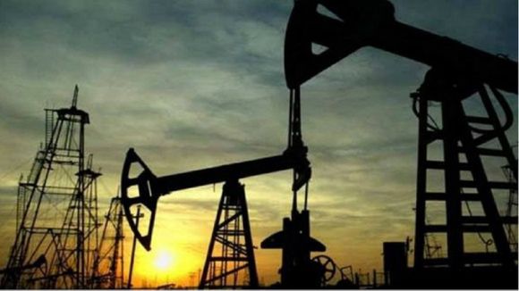 ¡Y PARIÓ LA ABUELA…! Al desastre del dólar se une la baja  de 28% en la producción de petróleo