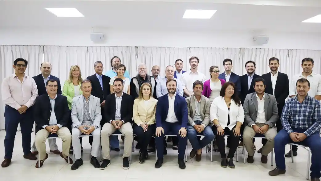 Francisco Azcué presentó a su equipo de gobierno