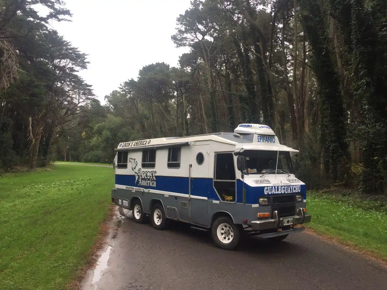 Viajan en su motorhome de Ushuaia a Alaska y pasaron por Tandil