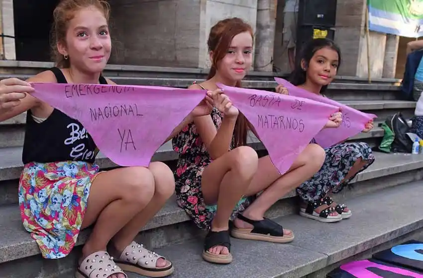 Ronda de antorchas para pedir políticas públicas contra la violencia de género