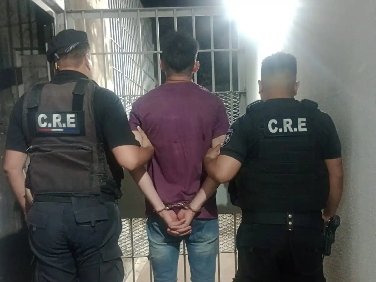 Detuvieron a un hombre por amenazar y agredir a su pareja en frente de su hija de un mes