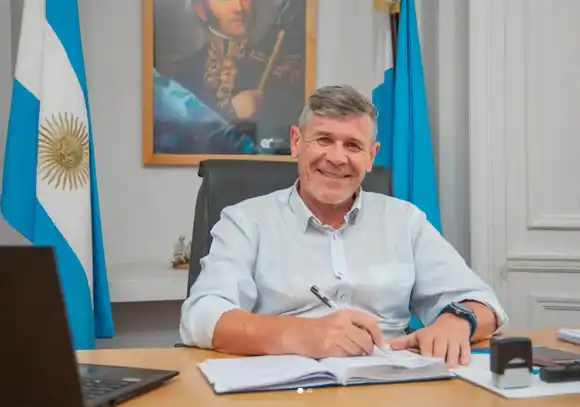 El secretario de Turismo desmintió afirmaciones de la Cámara del sector y defendió la política energética provincial