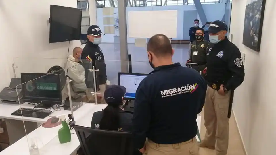 Prueba PCR para viajeros que lleguen a Colombia