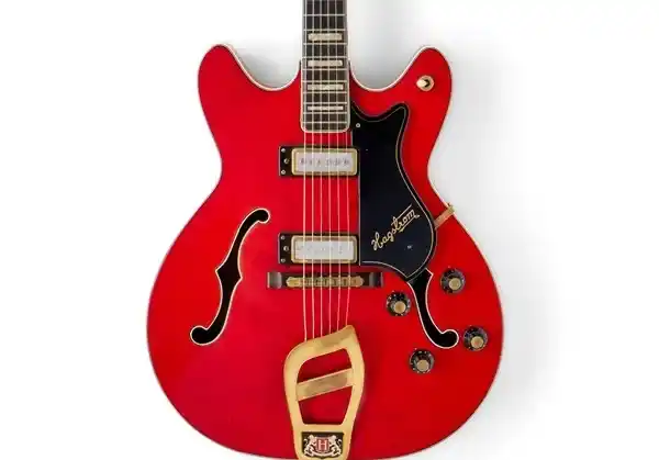 Sotheby’s subastará en Nueva York la guitarra rojo cerezo del ‘Rey del Rock’ Elvis Presley. EFE