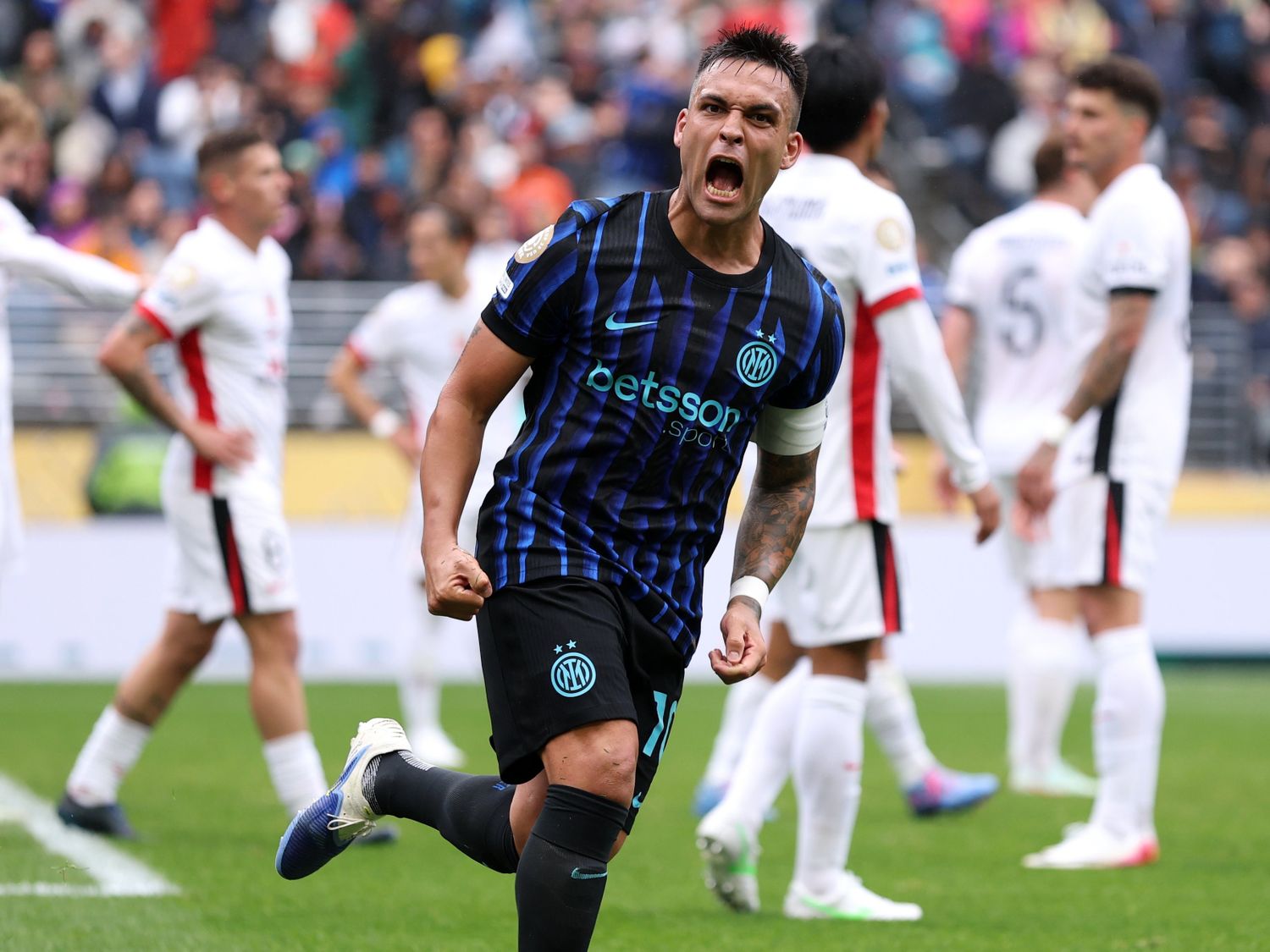 Con goles argentinos, Inter venció a Urawa Red Diamonds y le puso presión a River