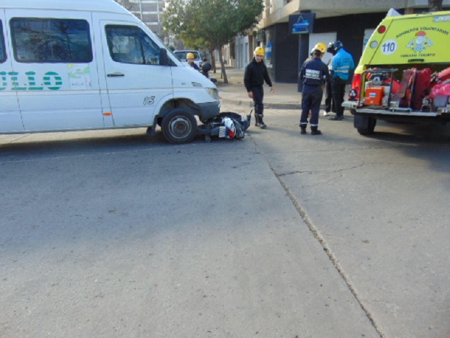 Pudo ser una tragedia: trafic chocó una moto en pleno centro venadense