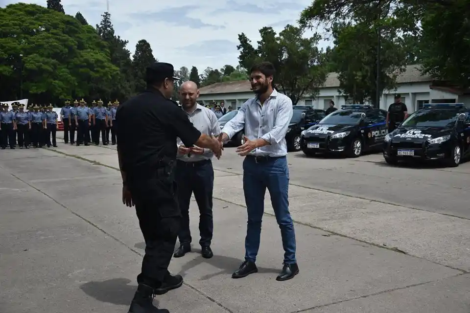 Pullaro entregó 10 nuevos patrulleros inteligentes