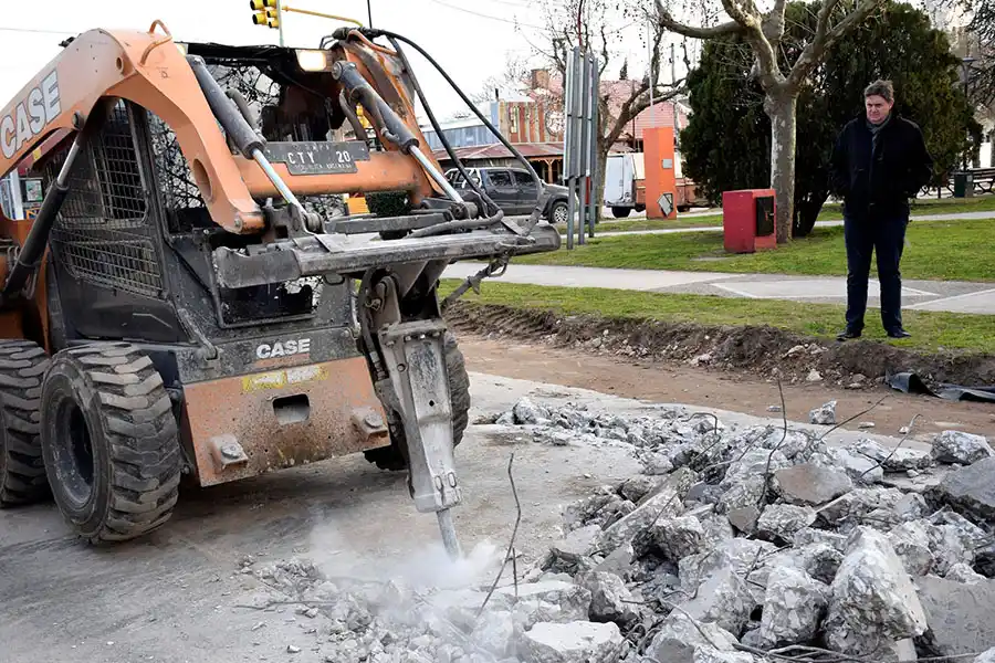 Avanza la repavimentación de la calle 25 de Mayo en San Cayetano
