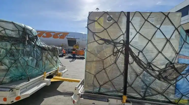 Llegaron más de 2 millones de dosis de vacunas procedentes de Irán