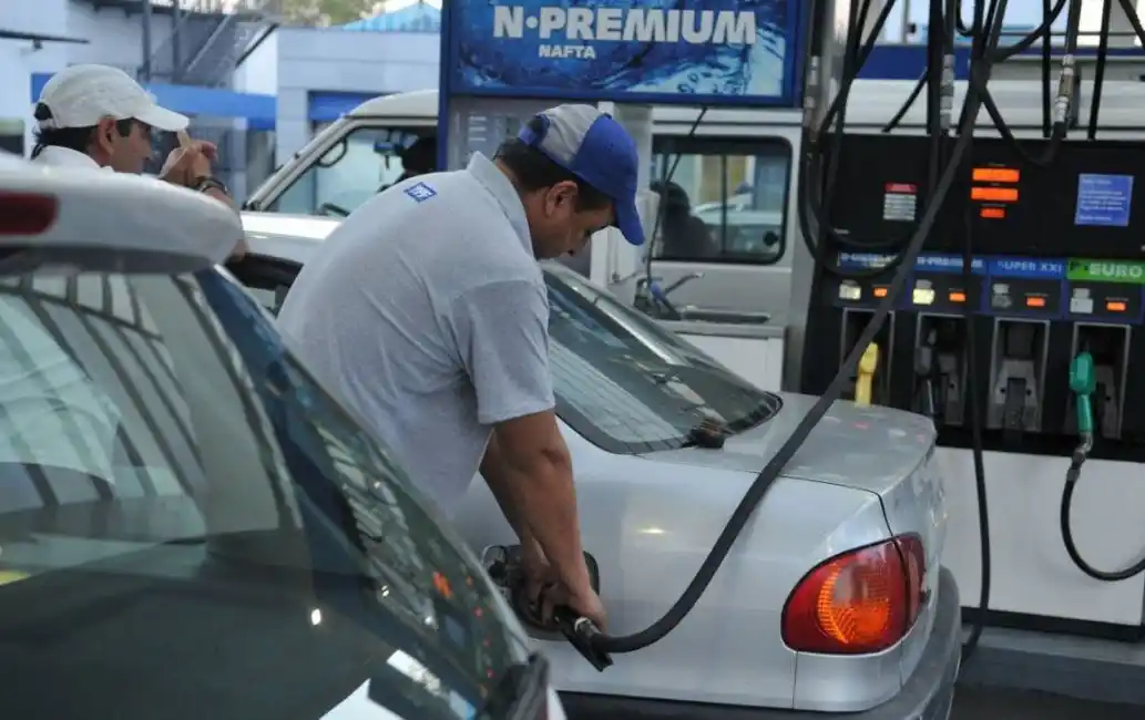 Naftas: las empresas adelantan que habrá más aumentos en diciembre