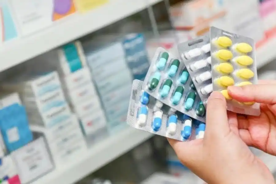 Cambios en el DNU: el Gobierno modificará los artículos sobre recetas médicas y venta de medicamentos