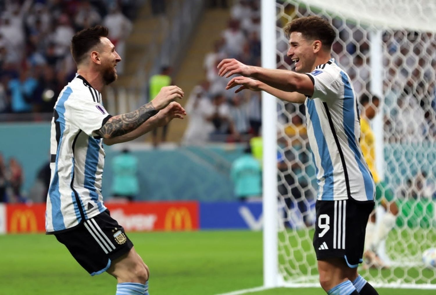 Con goles de Messi y Julián Álvarez, Argentina venció a Australia y sacó boleto a cuartos de final