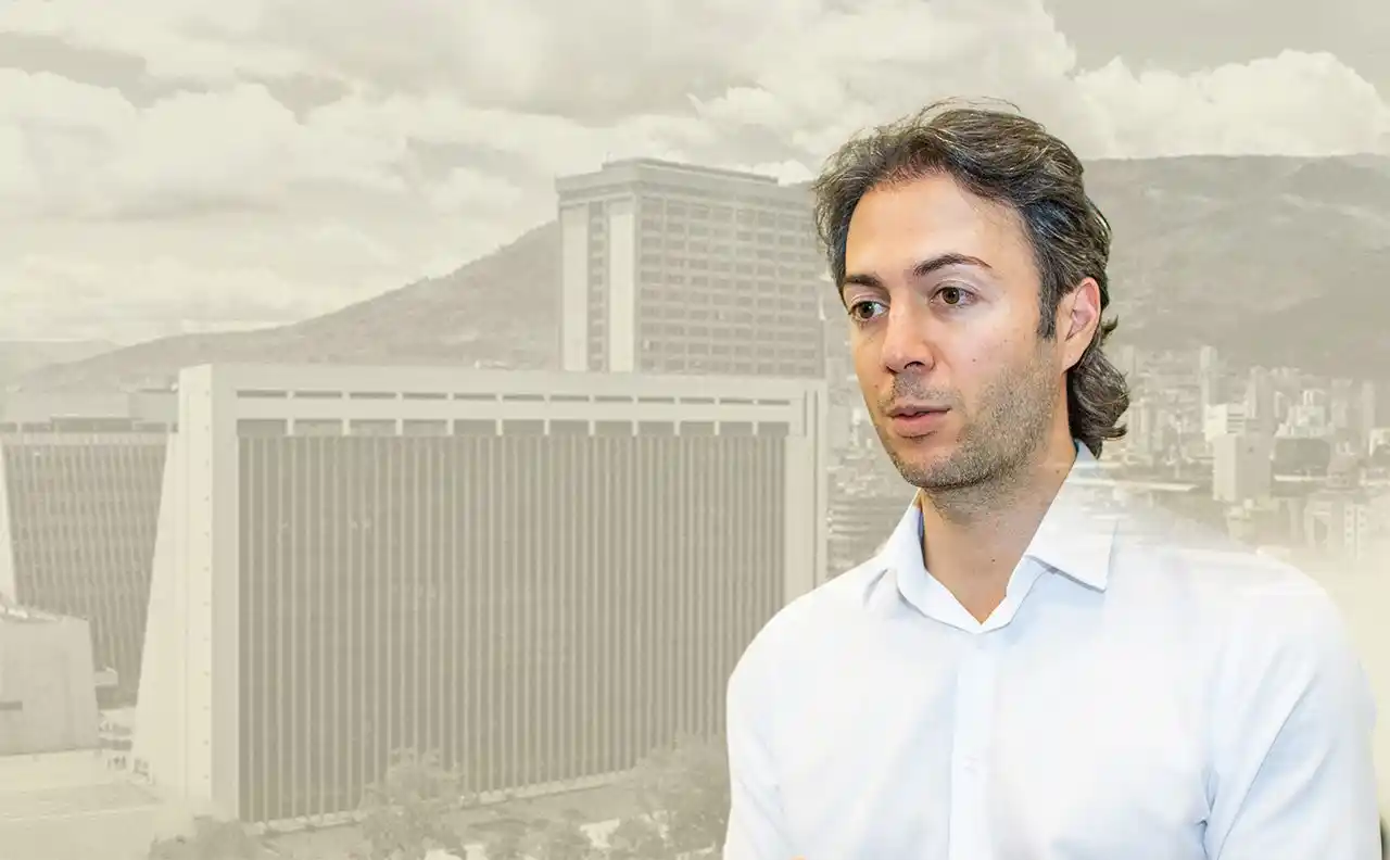 ¡Se CALENTÓ Medellín! Renunció el alcalde Daniel Quintero