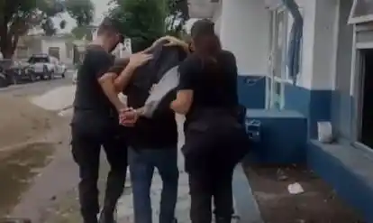 Discutió con su pareja y la prendió fuego