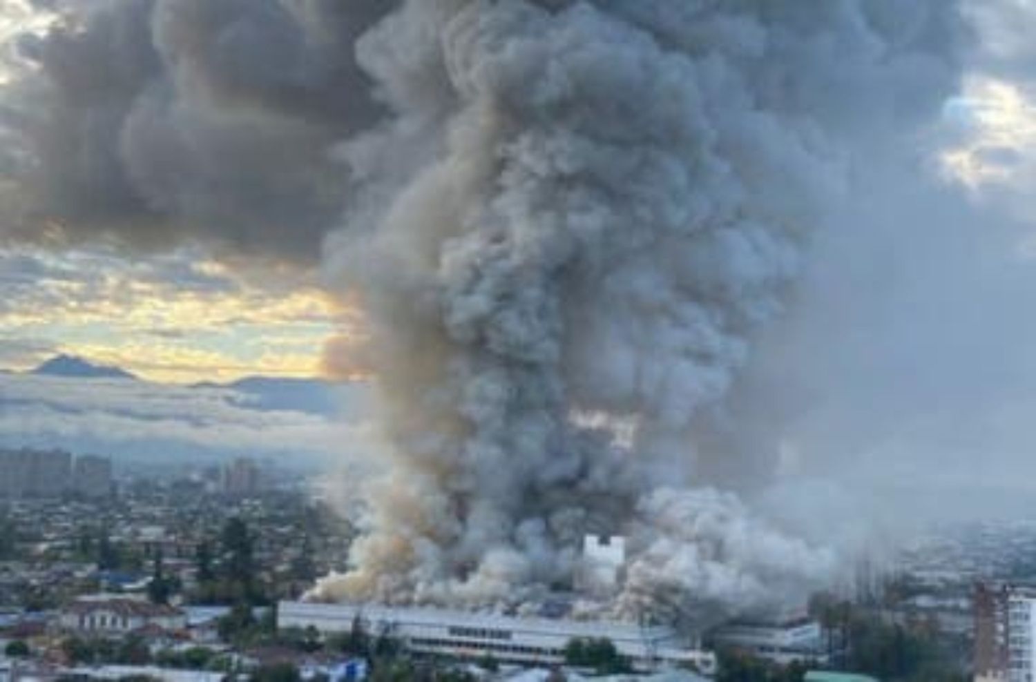 Voraz incendio en un hospital en Chile: pacientes con covid debieron ser evacuados
