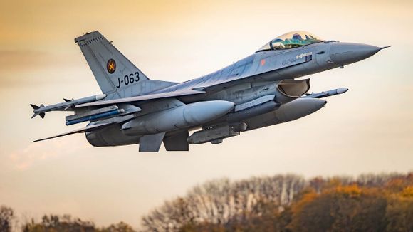 Ucrania recibe un nuevo lote de cazas F-16 MLU de los Países Bajos