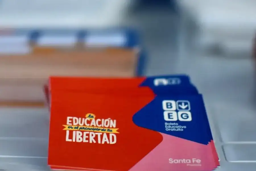 El Boleto Educativo Gratuito es una política pública propiciada por el gobernado Omar Perotti, la cual al día de hoy, ya suma 275 mil inscriptos para el ciclo 2023.