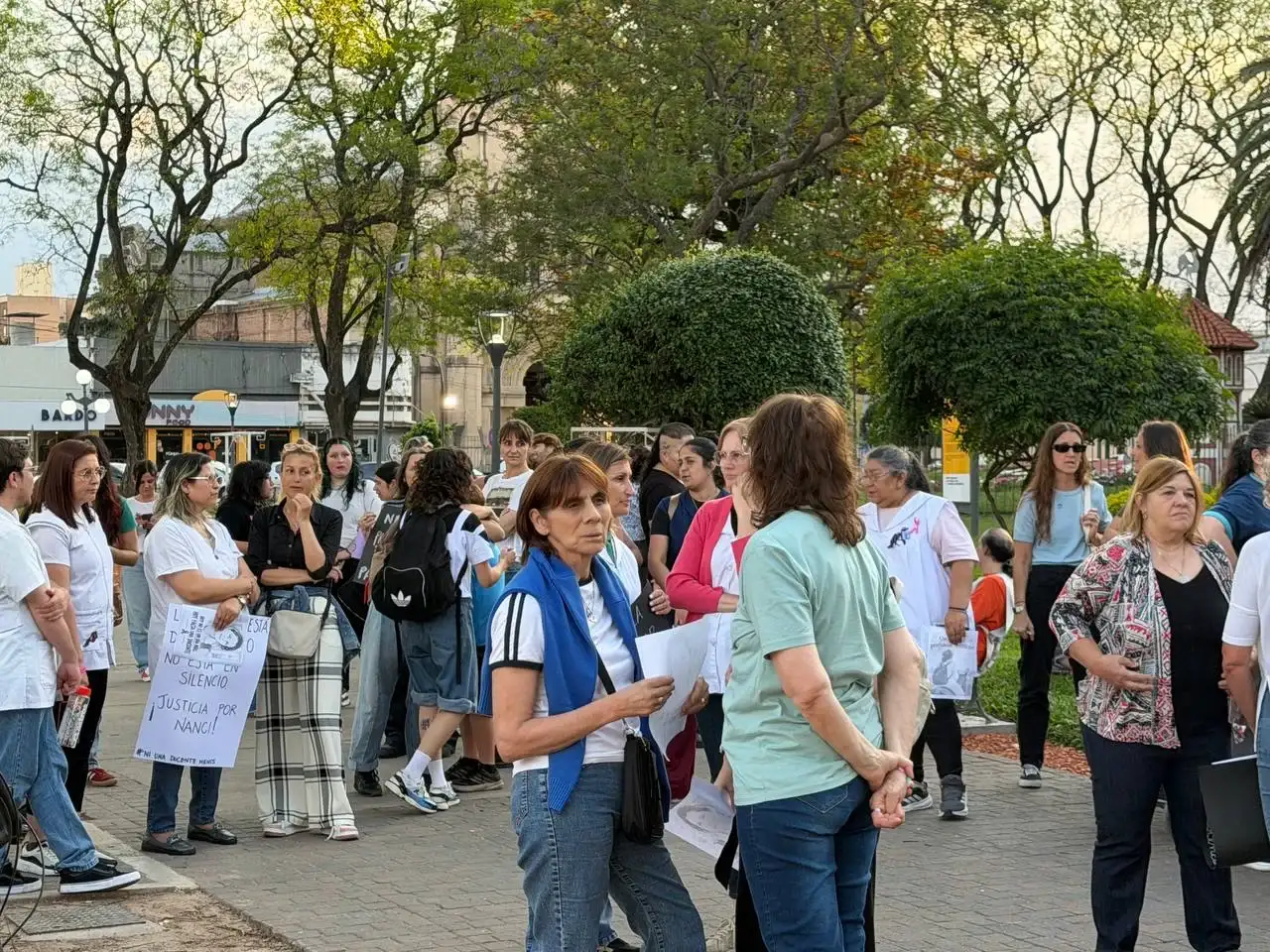 La ciudad de Rafaela se sumó al pedido de justicia por Nancy Godoy con una marcha alrededor de la Plaza 25 de Mayo - 4