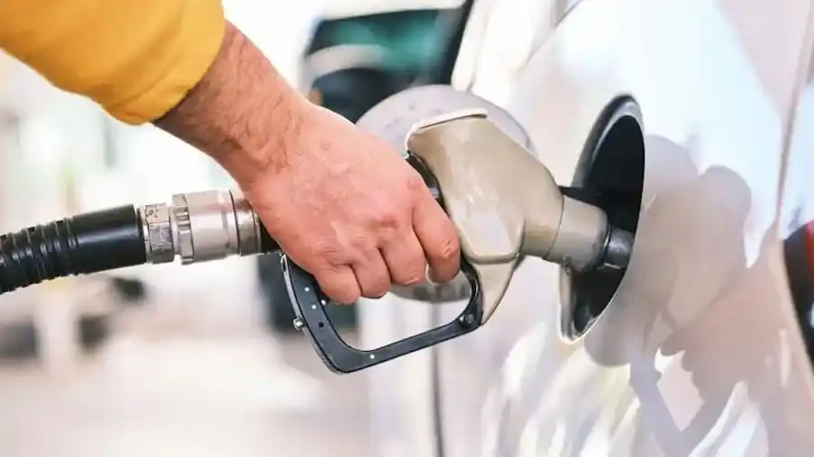 La venta de combustibles cayó por quinto mes consecutivo y junio marcó el segundo registro más bajo del año