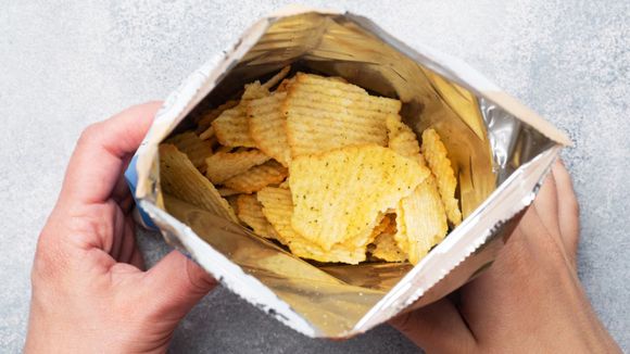 ¿Por qué las bolsas de papas fritas tienen tanto aire? La ciencia detrás del "espacio vacío"