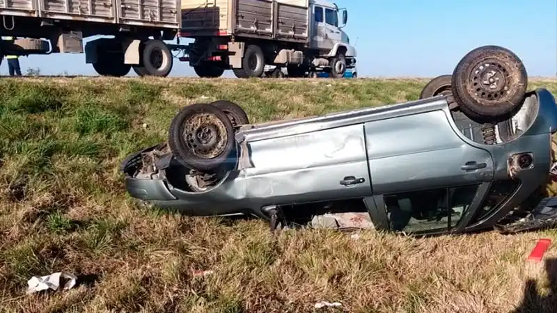 Un choque y vuelco en la ruta terminó con dos mujeres hospitalizadas