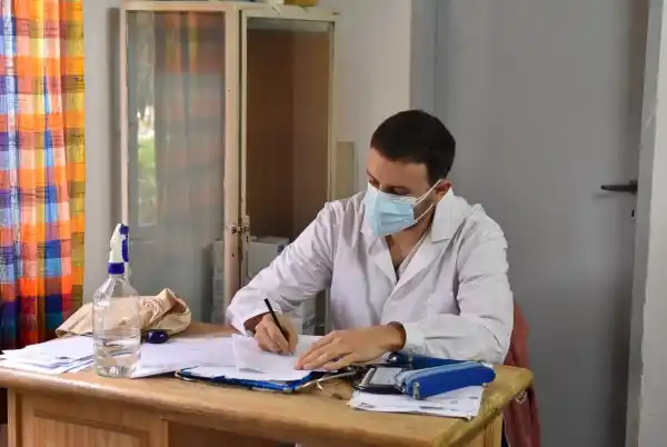 Marcela Arias: “desde ahora, serán los médicos en la consulta quienes indicarán hisopados”