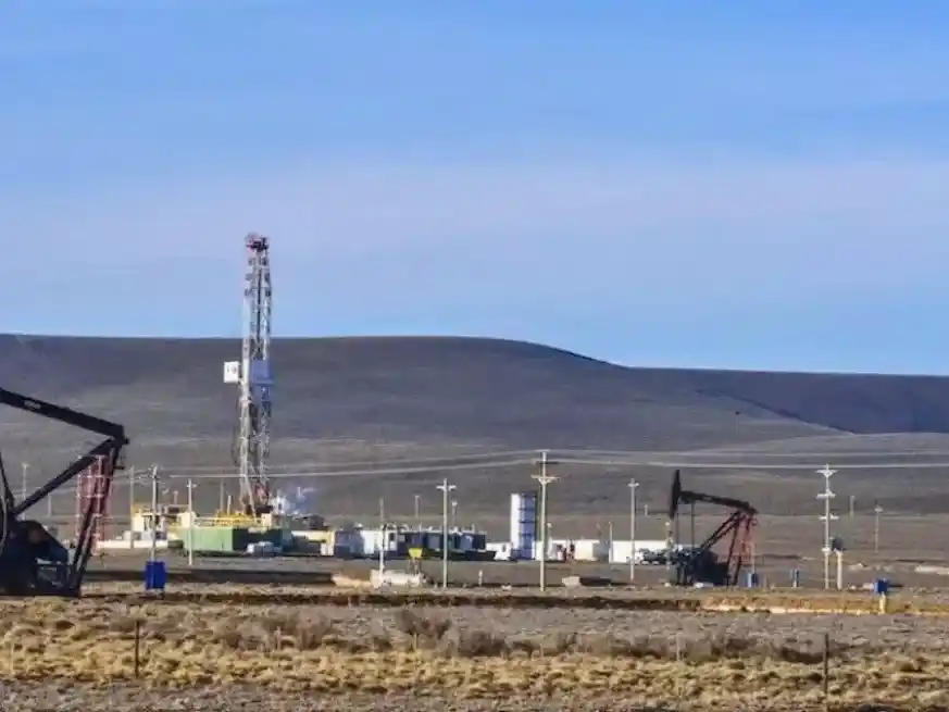 Cerro Dragón y Manantiales Behr, dos de los yacimientos ubicados en el sur de Chubut, provincia que firmó la quita de retenciones al convencional.